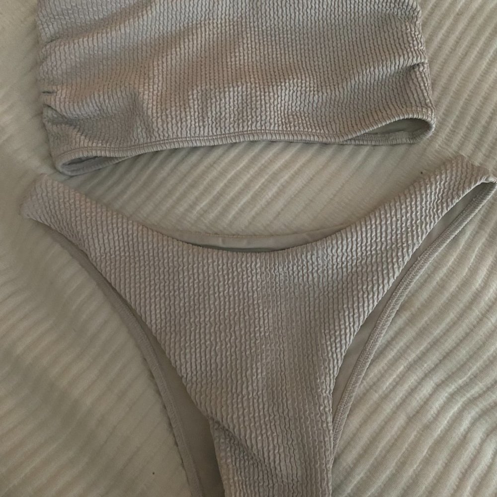 MONDAY SWIMWEAR Oat Crinkle Set x Bora Bora Bandeau Top + Byron Bottom (NWOT) - Picture 9 of 13